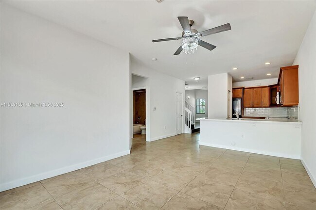 Foto del edificio - 5840 NW 104th Path