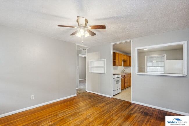 Building Photo - 3 Bedroom 1 bathroom House