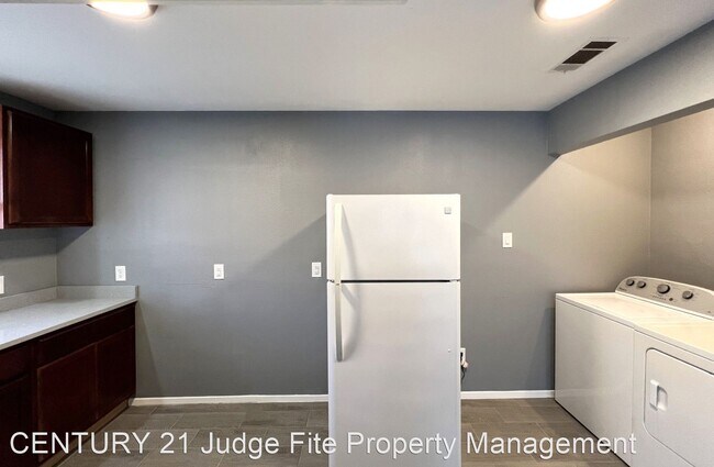 Foto del edificio - 3 br, 1 bath House - 2701 Northwest 18th S...