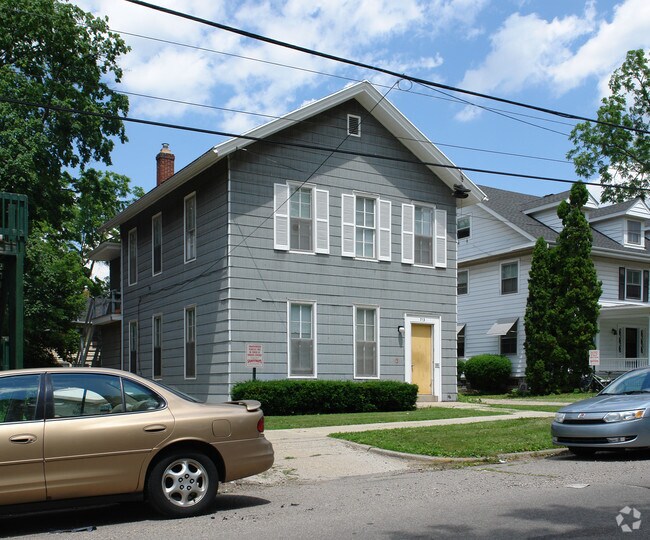 Building Photo - 713 Catherine St