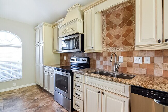 Foto del edificio - 30703 Tremont Dr