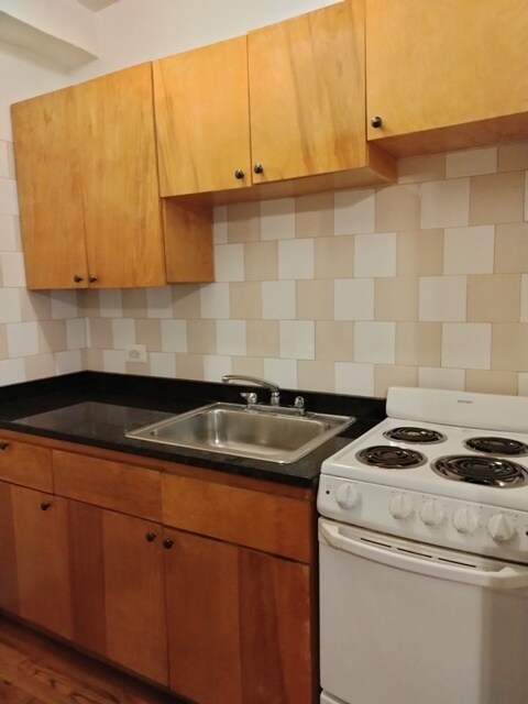 Foto del edificio - 846 W Montrose Ave