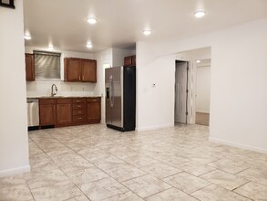 Building Photo - 1007 W 29th St