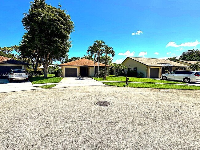 Building Photo - 2736 Carnation Ct
