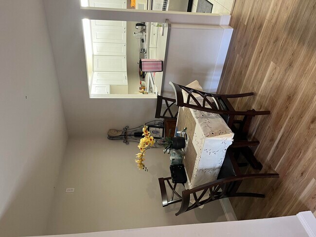 Foto del edificio - 429 Pine Glen Ln