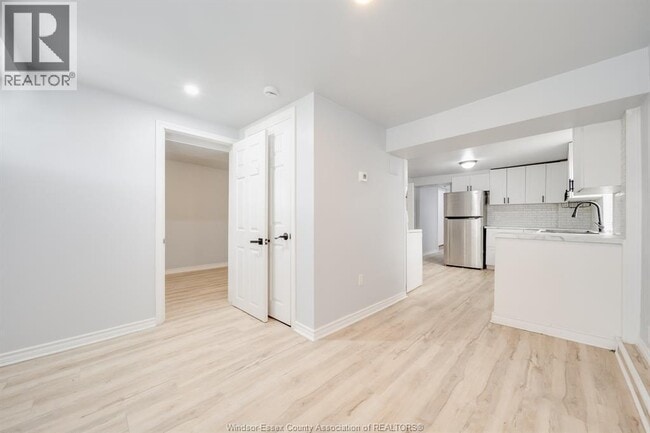 Building Photo - 1321 HENRY Frd