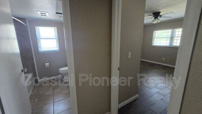 Building Photo - 12921 126th Terrace N