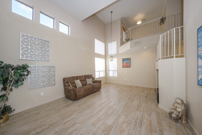 Building Photo - 14715 S Camino Tierra Del Rio