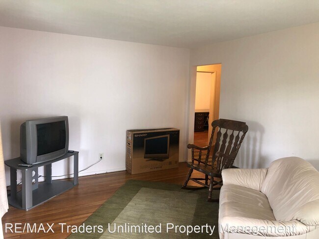 Building Photo - 3 br, 1.5 bath House - 1209 W Crestwood Dr.