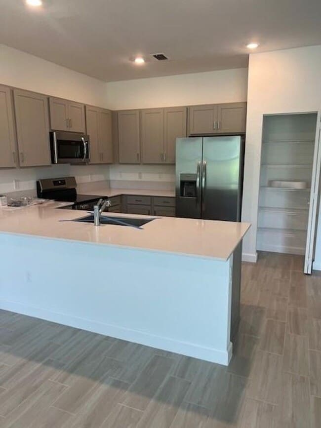 Foto del edificio - 4393 Hammock Grove Dr