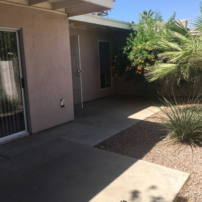 Photo - "Charming 2-Bed, 2-Bath Gem with Spacious 977 Sq Ft in Prime Phoenix Location – 4317 N 19th Dr!" Apartment