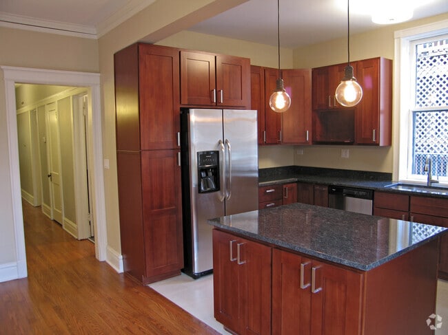 Building Photo - 1057 W Balmoral