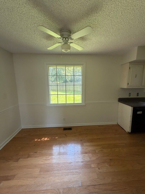 Foto del edificio - 2900 Moss Spring Dr