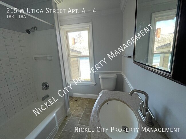 Foto del edificio - 215 W Utica St