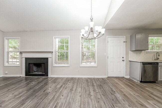 Foto del edificio - 2404 Rambling Way