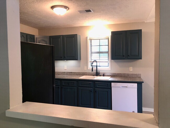 Foto del edificio - 2144 Valley Oaks Dr SE
