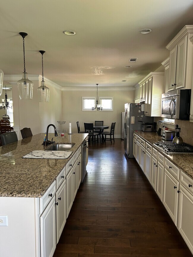 Foto del edificio - Room in House on River Walk Farm Pkwy