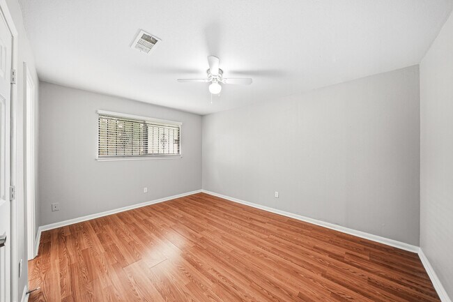 Building Photo - 12903 Claygate Dr