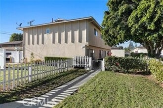 Building Photo - 928 N Vicentia Ave