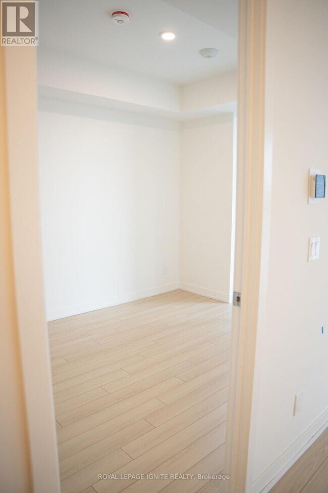 Building Photo - 3071 Trafalgar Rd