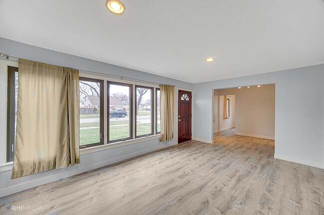 Building Photo - 2815 S Craig Dr