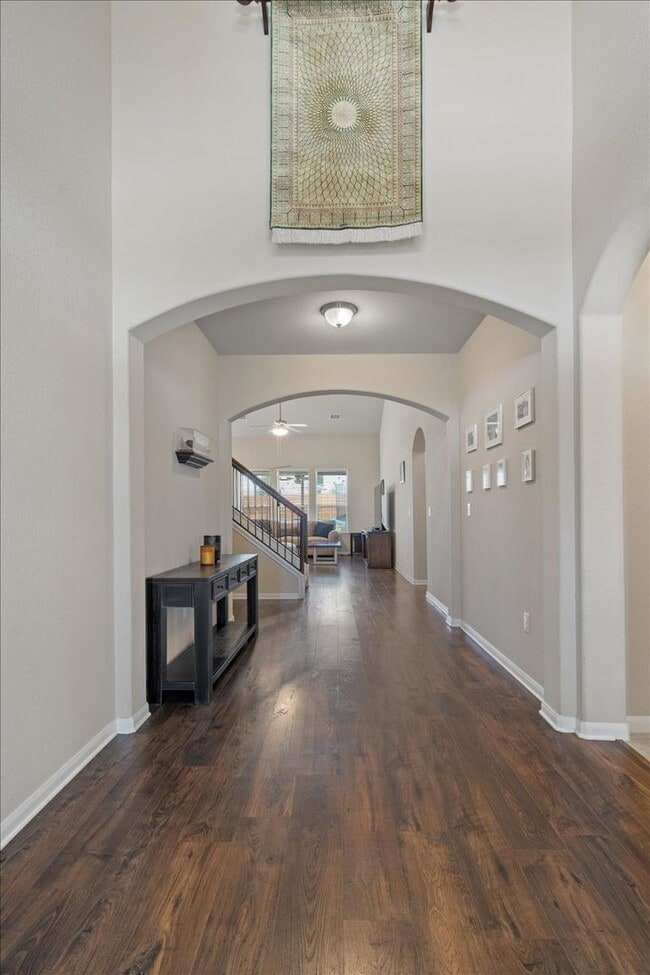 Building Photo - Spectacular 4 Bedroom, 3.5 Bath, Corner Lo...