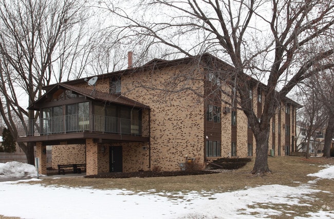 Building Photo - 3219 Douglas Dr N