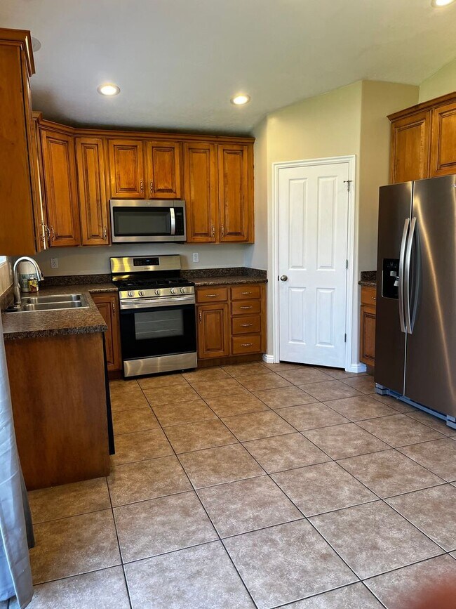 Building Photo - Beautiful Pleasant Grove Home