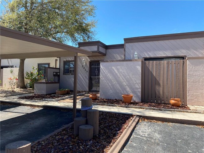 Building Photo - 2229 Pinewood Villas Dr