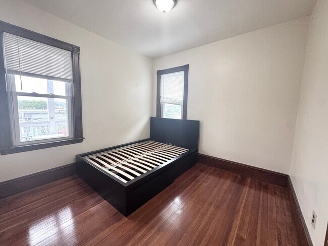 Building Photo - 57 Dimick St