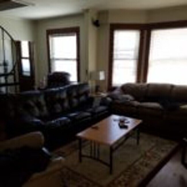 Foto del edificio - 2579 N Frederick Ave