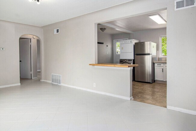 Building Photo - 954 Winona Ct