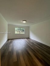 Building Photo - 321 Lakeview Dr