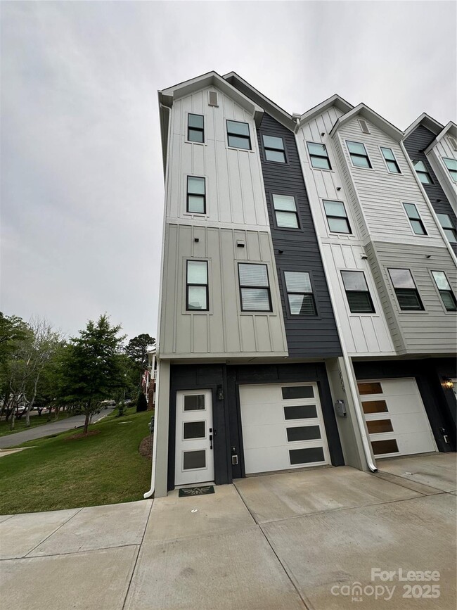 Foto del edificio - 2009 Hamorton Pl