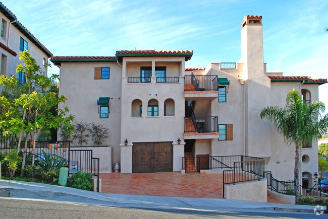 Building Photo - 1503 Calle Mirador