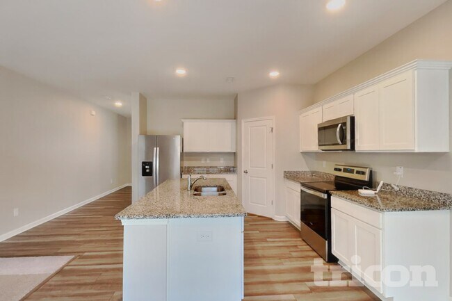 Building Photo - 130 Lynnridge Dr