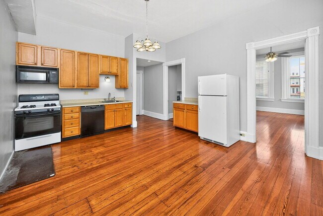 Photo - 215 E University Ave Apartment