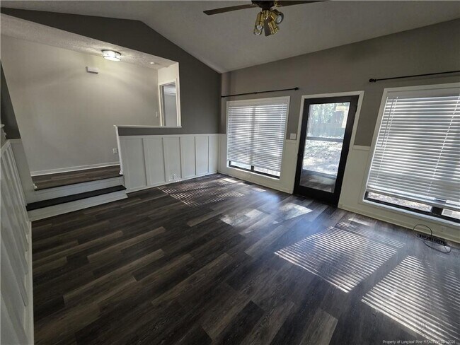 Foto del edificio - 4491 Briton Ct