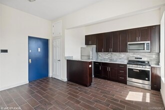 Building Photo - 311 St Ann's Ave
