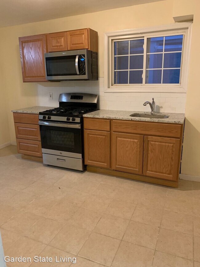 Building Photo - 5 br, 2 bath House - 27 Chelsea Ave