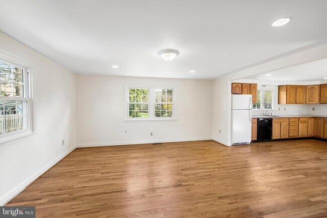 Building Photo - 111 Debaran Ln