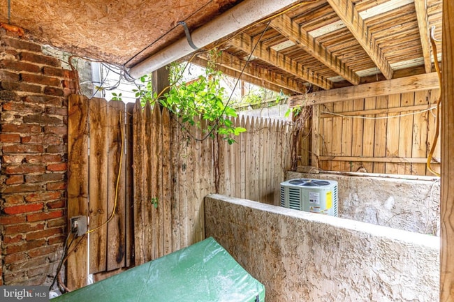 Foto del edificio - 222 Florida Ave NW