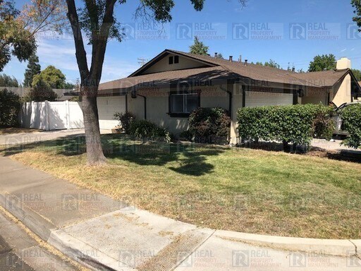 Foto principal - Modesto 3 Bedroom 2 Bath Home