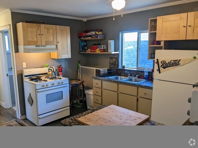 Building Photo - 4614 SE 67th Ave