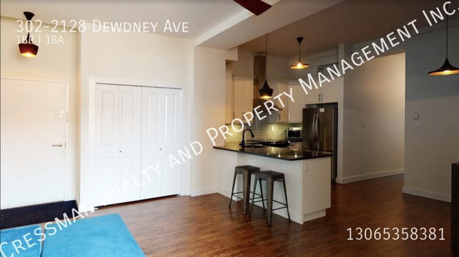 Building Photo - 1 Bedroom + den/office in Warehouse District