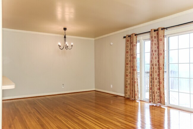 Foto del edificio - 612 Hall Dr