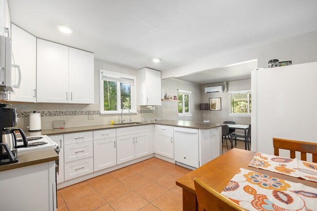 Building Photo - Charming 2bed/1.5bath Bungalow near Wash Park
