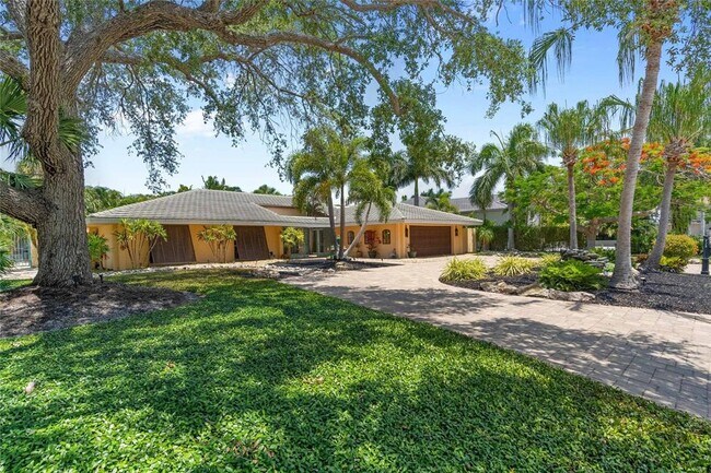 Building Photo - 628 N Owl Dr