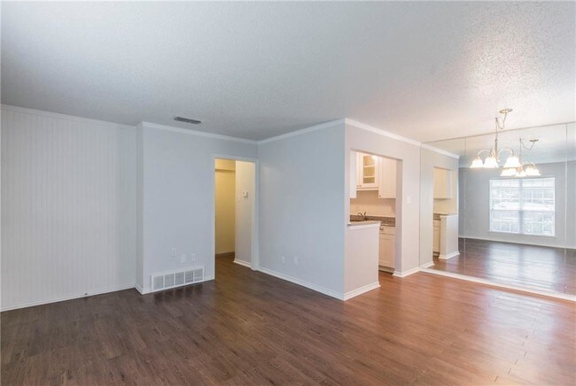 Building Photo - 1245 Roaring Springs Rd