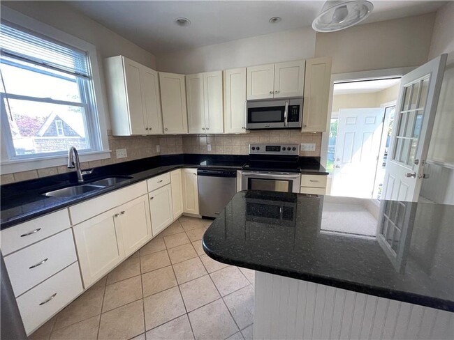 Foto del edificio - 26 Ayrault St